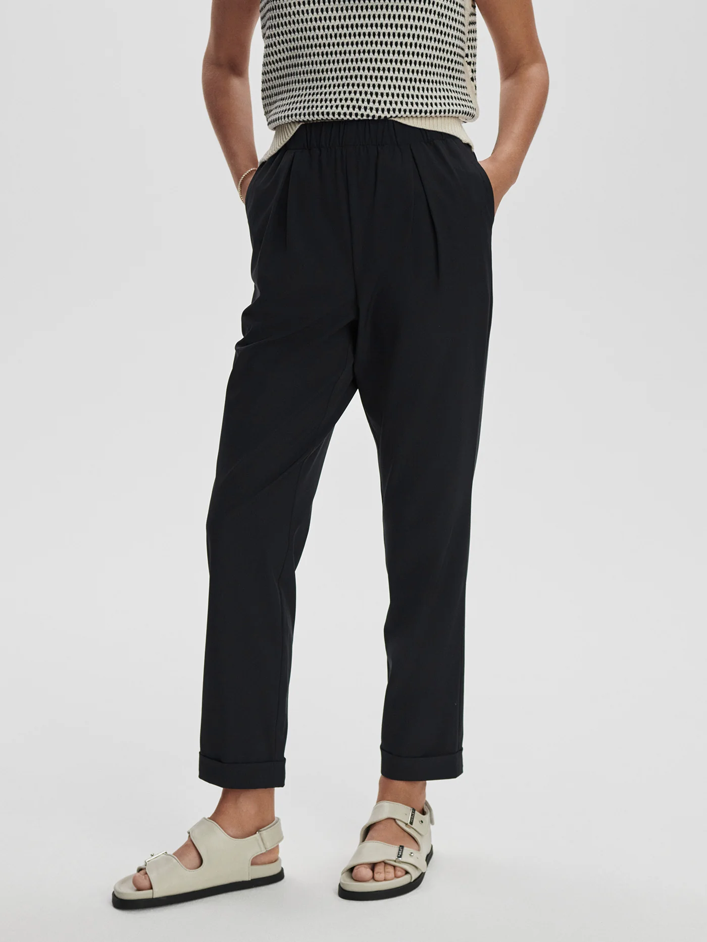 Stretch Lightweave Crop Pleat Travel Pant Regular - Image 8